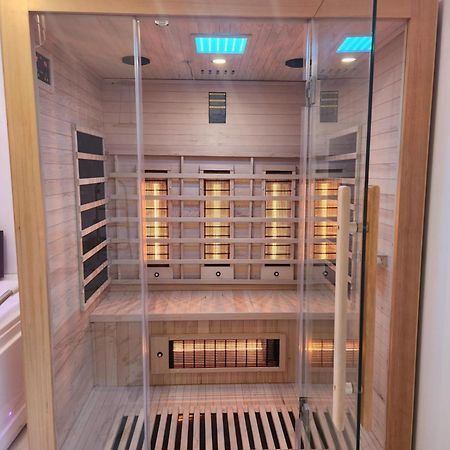 New In Gdansk! Red Room In The Heart Of Gdansk - Bdsm - With A Luxury Jacuzzi And Access To A Sauna Экстерьер фото