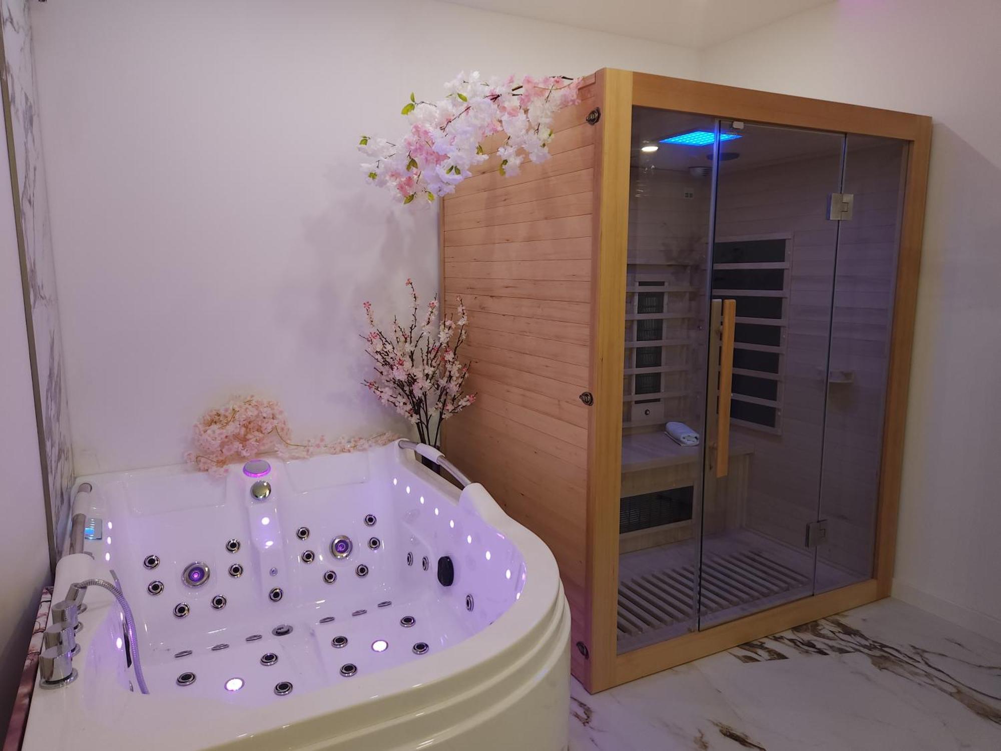 New In Gdansk! Red Room In The Heart Of Gdansk - Bdsm - With A Luxury Jacuzzi And Access To A Sauna Экстерьер фото