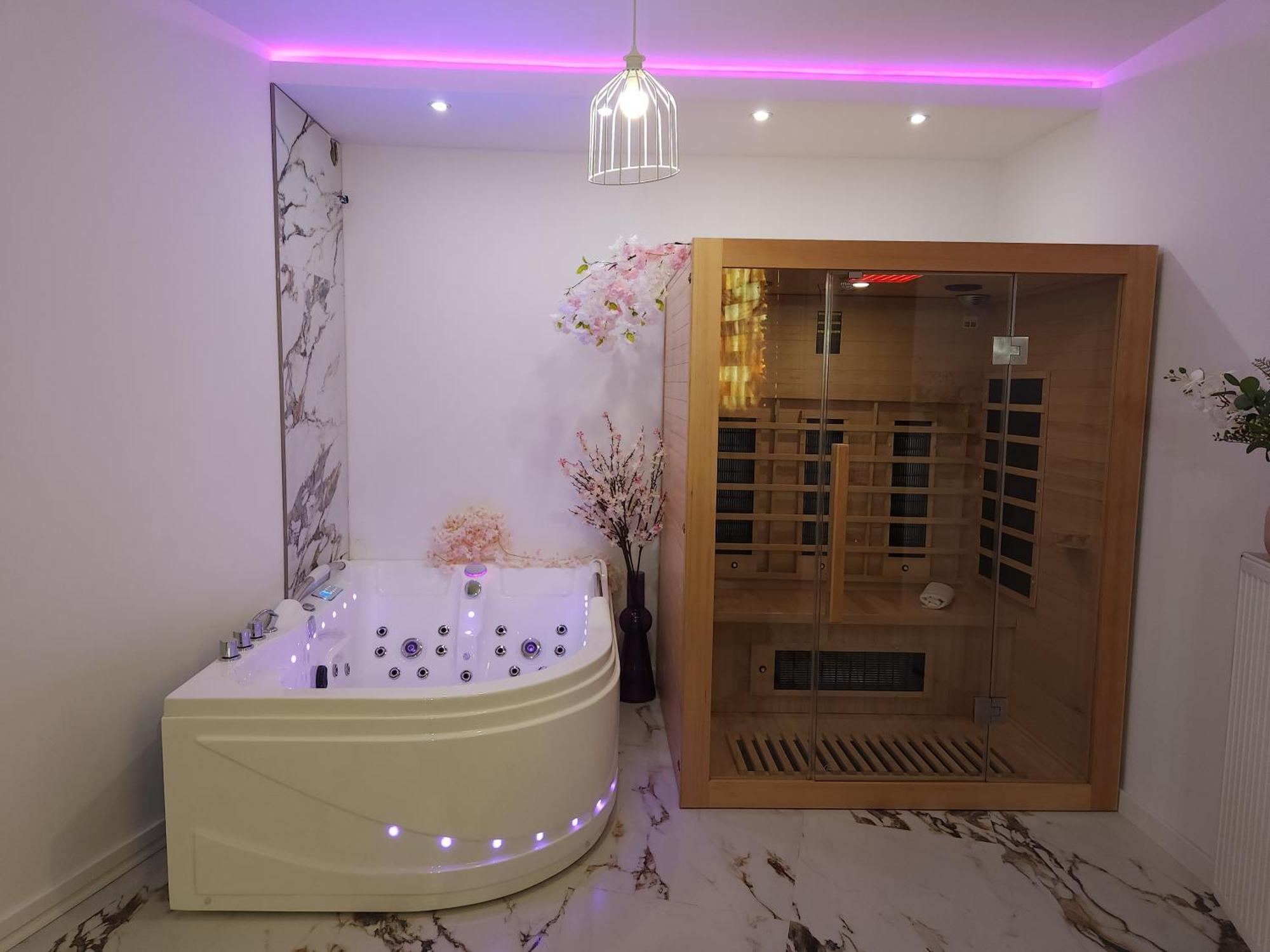 New In Gdansk! Red Room In The Heart Of Gdansk - Bdsm - With A Luxury Jacuzzi And Access To A Sauna Экстерьер фото
